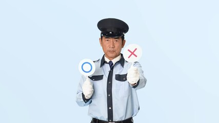 Poster - バツ印を見せる男性警備員