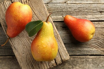 Wall Mural - Ripe juicy pears on wooden table, top view