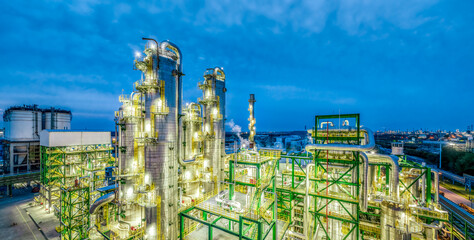 Canvas Print - Oil refinery chemical plant industrial equipment buildings at night