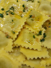 ravioli all'aglio, olio e peperoncino