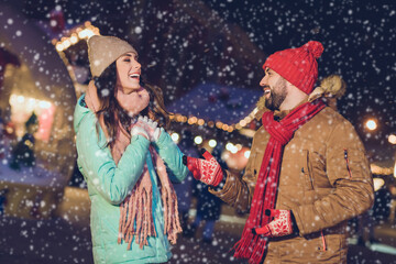 Canvas Print - Profile photo of enjoy couple laugh wear cap jacket scarf gloves outside on x-mas eve