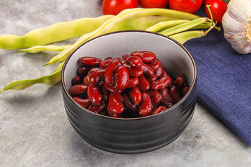 Canned red bean in the bowl