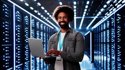 Aufkleber - Happy Engineer In Data Center Server Room Configuring AI