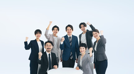 Leinwandbilder - ガッツポーズする幅広い世代のビジネスパーソンのグループ