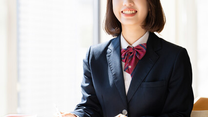 受験生・制服姿の女子高校生