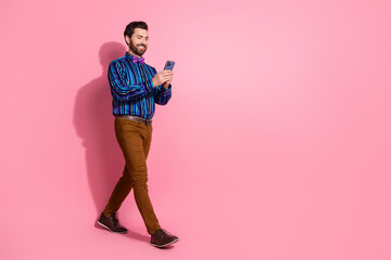 Aufkleber - Full length photo of groomed bearded elegant man wear stylish striped clothes empty space isolated on pink color background