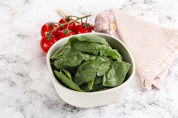 Green spinach leaves in the bowl