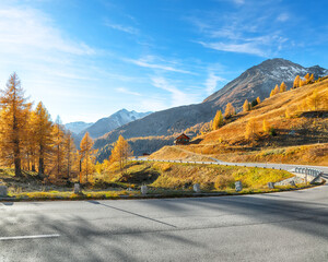 Wall Mural - gorgeous view of grossglockner high alpine road at autumn.
