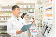 © buritora - 薬局・病院・ドラッグストアで働く薬剤師（処方箋・薬・サプリメント）