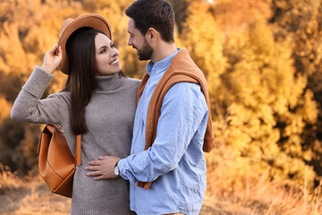 Canvas Print - Beautiful couple spending time together outdoors on autumn day