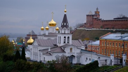 Fototapete - Autumn view of the church and the Nizhny Novgorod Kremlin in October