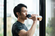 © folyphoto - プロテインを飲む20代男性