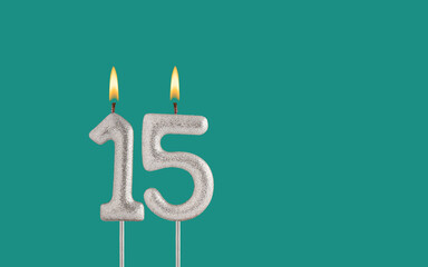 Canvas Print - Birthday card on a green background - Candle in the shape of the number 15