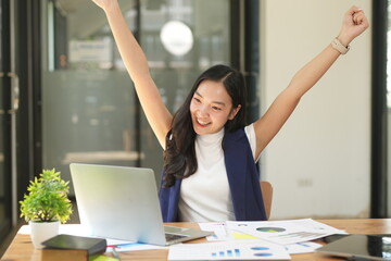 Asian woman succeeds at office