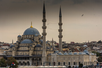 Wall Mural - View of Yeni Cami Mosque at sunset,  Istanbul, Turkey