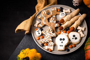 Halloween scary gingerbread cookies for party