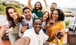 © Davide Angelini - Multiracial friends drinking red wine outside at farm house vineyard countryside - Group of young people taking selfie picture outdoor - Life style concept with guys and girls enjoying summer vacation