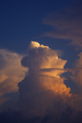 Wall Mural - 
It is a cumulonimbus cloud that receives late afternoon sunlight.
