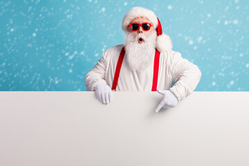 Portrait of his he nice attractive funky amazed wondered white-haired Santa demonstrating copy space board advert ad look idea solution isolated over bright vivid shine vibrant blue color background