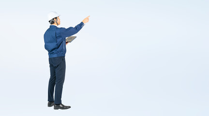 Leinwandbilder - タブレットを持って点検する男性作業員の全身写真（切り抜き背景透過PNGも販売しております。作成者リンクから「PNG」で検索してください）
