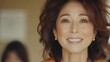 © chic designs - ビジネスやライフスタイルのイメージとして、プロフェッショナルな環境で笑顔を見せる自信のある女性