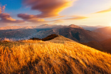 Aufkleber - A fantastic sunset in the mountains with distant ridges illuminated by the sun. Carpathian mountains, Ukraine.