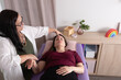 © Beti Argi - View from above of a woman lying on a stretcher with her psychotherapist in an acupressure session. Concept of therapy, wellness, psychotherapy, kinesiology and acupressure