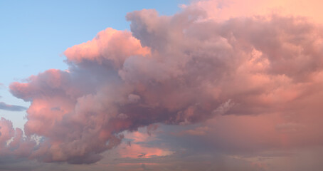 Poster - A beautiful blue sky with a few clouds and a pinkish hue. The sky is clear and the clouds are scattered throughout the sky