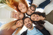 © Studio Romantic - Portrait of a group of happy friends stands in a circle, laughing together in a positive moment. Fun and friendship shared among the diverse group, highlighting joy and connection.