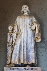 Wall Mural - florenz, italien - statue von lorenzo de medici an der außenfassade der uffizien