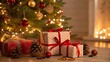 © getti - Weihnachtsgeschenke und Dekoration im warmen Licht des Weihnachtsbaums