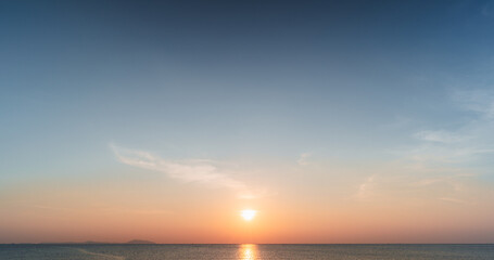 Wall Mural - sunrise over the sea