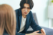 © metamorworks - 会話、カップル、インタビュー、話す、接客、面談、面接、ビジネス、デート、カウンセリング、男性、日本人、二人、カウンセラー、セラピー、セラピスト、カジュアル、取材、イケメン、記者、芸能人、コミュニケーション、テレビ、オフィス、ロビー、俳優、口説く、クール、かっこいい、ハンサム、会社、企業、採用、求人、アルバイト、フリーランス、打ち合わせ、会議、ミーティング、マンツーマン、トレーニング、レッスン、スク