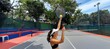 © Luciano Luppa - Mulher treinando saque no tenis - Woman training tennis serve.