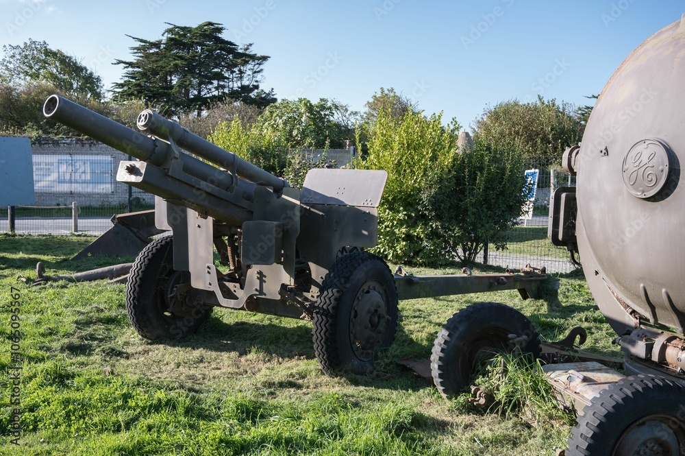 old 105 mm M2 towed howitzer, renamed M101 in 1962. World War II ...