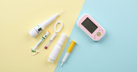 Aufkleber - Glucometer and medical supplies on color background top view with copy space Means for controlling blood sugar flat lay