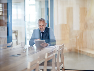 Aufkleber - Research, smile and mature man with tablet, office and trader with website, stock market and online. Business, digital and planning for investment, corporate and employee in company and project