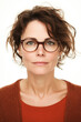 © Daniel Ernst - Passbild - Frau in der Lebensmitte mit Brille