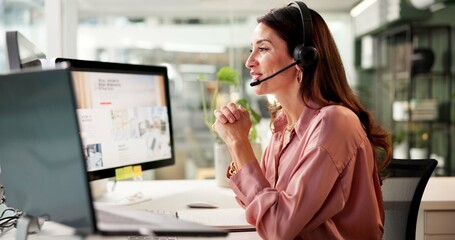 Leinwandbilder - Woman, mic and computer screen at call center in office for crm, customer service and sales information. Girl, talking and headset for telemarketing, technical support and feedback with legal advice