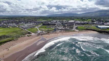 Wall Mural - survol de la ville balnéaire de Bundoran au nord de Sligo en Irlande