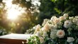 © chic designs - 柔らかな朝の光の中で花で飾られた穏やかな日本の葬儀用棺