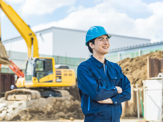 Aufkleber - 作業員、工事、建設、現場、笑顔、ポジティブ、嬉しい、喜ぶ、仕事、転職、元気、考える、期待、楽しみ、楽しい、やりがい、成長、開発、産廃、産業廃棄物、処理場、管理、就職、アルバイト、労働者、ヘルメット、安全、資格、コピースペース、重機、建機、機械、残土、賃上げ、給料、リサイクル、青空、経営、将来、やる気、解決、問題、課題、ソリューション、合格、自信、腕組み、チャレンジ、挑戦、人物