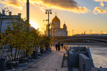 Wall Mural - sunset view of sofiyskaya embankment and cathedral of christ the savior in moscow, russia. architect