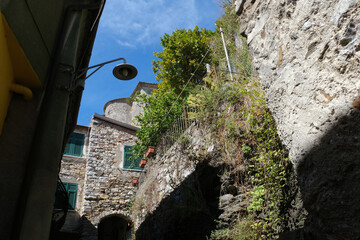 Wall Mural - Edifici e vicoli di Vezzano Inferiore (o Vezzano Basso) nel comune di Vezzano Ligure, La Spezia, Liguria, Italia.