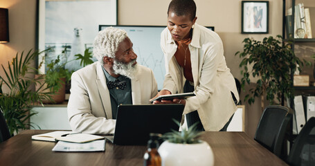 Leinwandbilder - Business, technology or question with black woman and mentor in office for advice or assistance. Feedback, laptop and tablet with employee talking to manager man in workplace for help or report