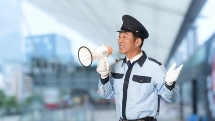 Leinwandbilder - 警備員、警察官、男性、警察、人物、拡声器、スピーカー、誘導、DJポリス、交通整理、イベント、混雑、案内、ガイド、応援、セキュリティ、警備、警備会社、防犯、防災、制服、守衛、職業、仕事、アルバイト、中年、ミドルエイジ、日本人、パトロール、監視、取り締まり、見守り、安全、安心、ダンス、踊る、歌う、呼びかけ、注意、警戒、警告、笑顔、スローモーション、駅、駅前、都市、治安、社会、都会、繁華街