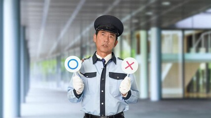 Poster - 警備員、警察、警察官、男性、パトロール、制服、セキュリティ、ルール、マルバツ、法律、違反、違法、判断、日本人、迷う、司法、取り締まり、警備、警備会社、防犯、防災、守衛、税関、交番、公務員、職員、職業、仕事、アルバイト、中年、ミドルエイジ、監視、見守り、安全、安心、通報、正解、質問、疑問、悩む、考える、スローモーション、通路、病院、ビル、施設、役所、エントランス、入口、人物