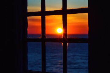 Aufkleber - A building with a sunset view