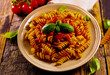 © biggi62 - Fusilli-Nudeln mit Tomatensoße und Basilikum.