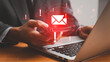 © ภาคภูมิ ปัจจังคะตา - Email Security Warning Notification Concept. new email notification and internet communication concept, email technology icon, cybersecurity threats. spam virus, junk mail, scam